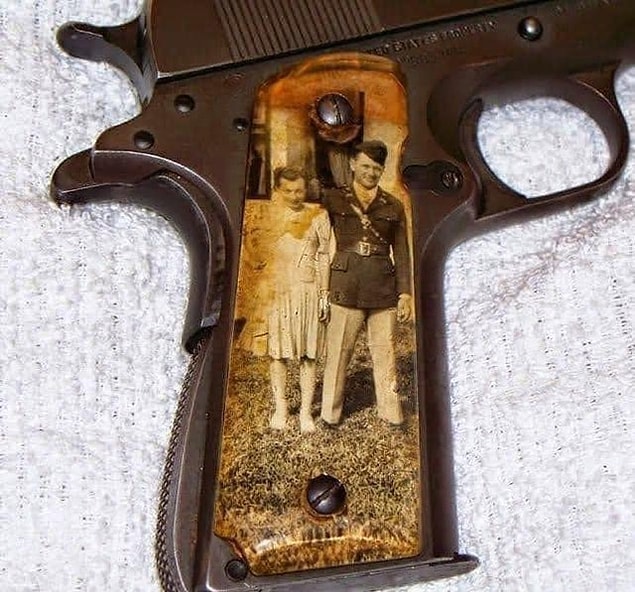 11. İkinci Dünya Savaşı esnasında bazı askerler silahlarına ailelerinin fotoğraflarını bu şekilde yerleştirirlermiş.