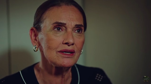 Bunu Feride Hanım'a açık açık söyledi de, 'kızınızı sizden koruyacağım' dedi anlayacağınız.
