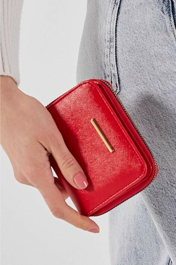 1. Basic model bir cüzdan arıyorsanız bu kırmızı cüzdan tam sizlik!