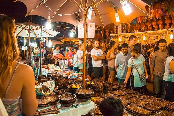 3. Tayland'da bulunan Chiang Mai Gece Pazarı