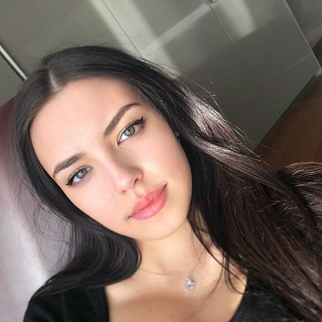 Aygün Aydın, geçtiğimiz günlerde koruduğu sessizliğini bozarak yine ilginç paylaşımlarla karşımıza çıkmıştı; belki görmüşsünüzdür.