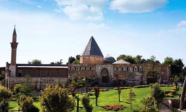 8. Anadolu Selçuklu Devleti'nin en büyük camilerinden Alaeddin Cami...