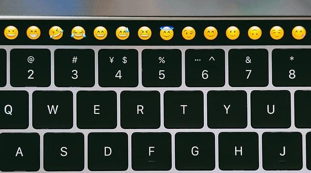 13. 2021 yılında en çok kullanılan emoji 😭 olmuştur.