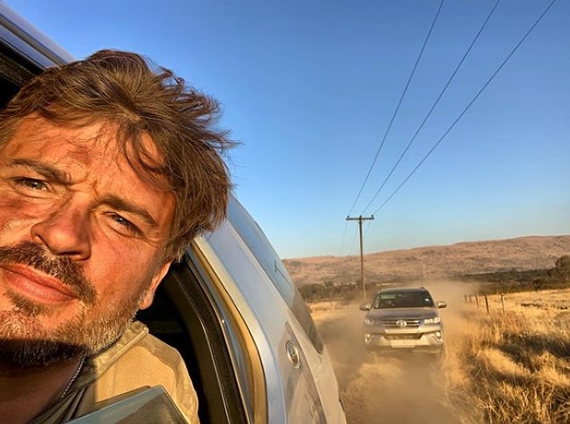 Günlük hayatında Tom Wellings.
