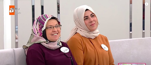 Şimdi yine 2. yufkacı vakasını konuşacağız. Bu sefer kaçan kadın değil erkek... Zemzem Hanım, yufkacı Nejla'ya kaçtığını iddia ettiği 24 yıllık eşi Zeki'yi bulmak için Esra Erol'dan yardım istedi.