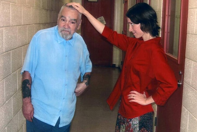1. Charles Manson ve Afton Burton
