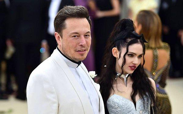 7. Tesla CEO'su Elon Musk ve şarkıcı Grimes üç yıllık ilişkilerine son verdiklerini açıkladılar. İkili, çocukları X Æ A-12 için bir araya gelmeye devam edeceklerini söyledi.