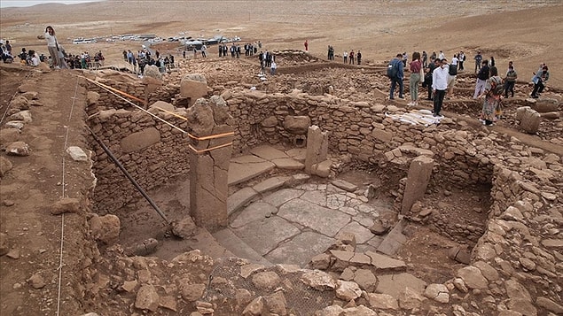 Ülkemizde son dönemlerde Neolitik Çağ'a ışık tutan önemli keşiflerin yapıldığı bir diğer bölge ise Güneydoğu Anadolu'da bulunan Şanlıurfa ilimizin Karahantepe bölgesi oldu.