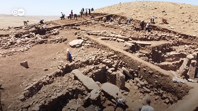 Necmi Karul ayrıca bugüne kadar tüm bulguların, kazılar henüz devam ettiği için farklı bir sonuca ulaşmaları mümkün de olsa, birbiriyle ilişkili büyük bir kompleksin parçaları olduğunu düşündüklerini söylüyor.