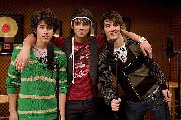 3. Ne BTS, ne One Direction varken MySpace döneminin erkek pop grubu Jonas Brothers'tı.