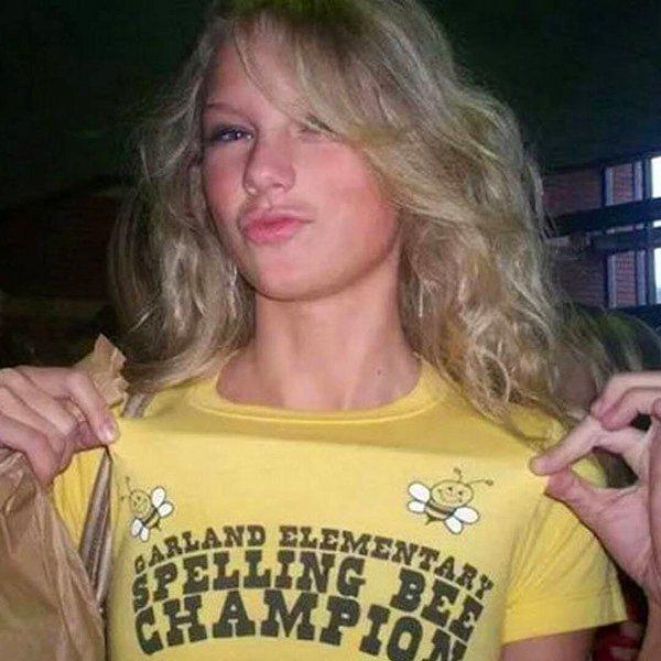 6. 2000'lerde vermenin kural olduğu bu pozu genç Taylor Swift de vermiş.