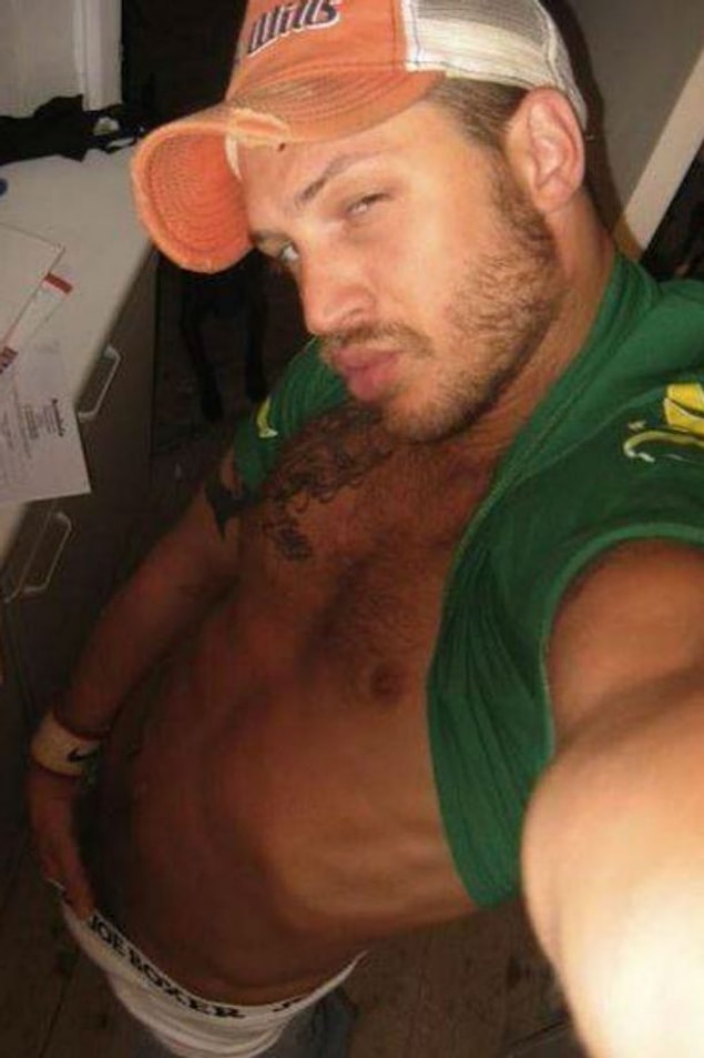 12. Tom Hardy de meşhur MySpace pozunu vermiş.