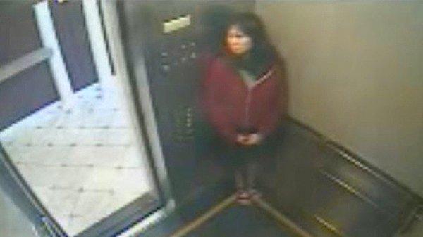 4. Elisa Lam isimli kadının ölmeden önce asansördeki güvenlik kamerasına yansıyan son görüntüsü: