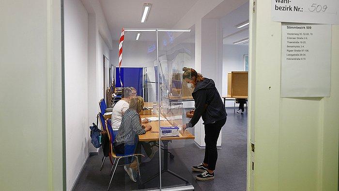 Almanya Seçimleri: Sandık Çıkış Anketlerine Göre Sosyal Demokrat Parti Az Farkla Önde