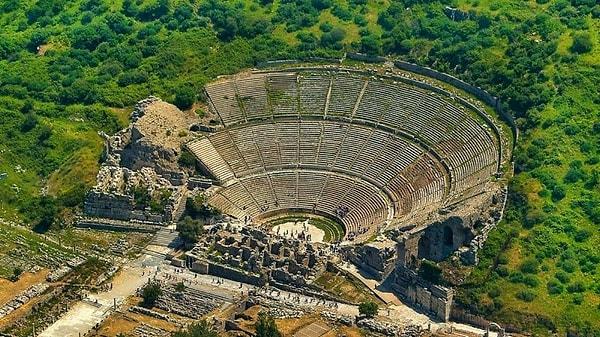 1. Efes Antik Tiyatrosu