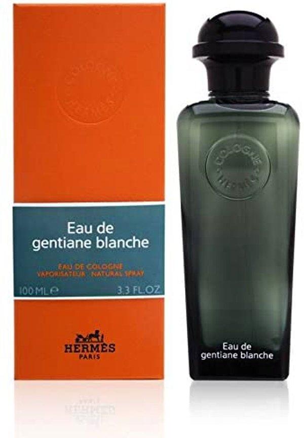 7. Hermes unisex parfümün notalarındaki kantaron, iris, beyaz misk, meşe yosunu ve tütsü ile zincirlerinizi kırmaya hazır olun.