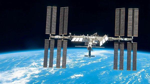 Uzay İstasyonu ve Uzak Mekiği Nedir?