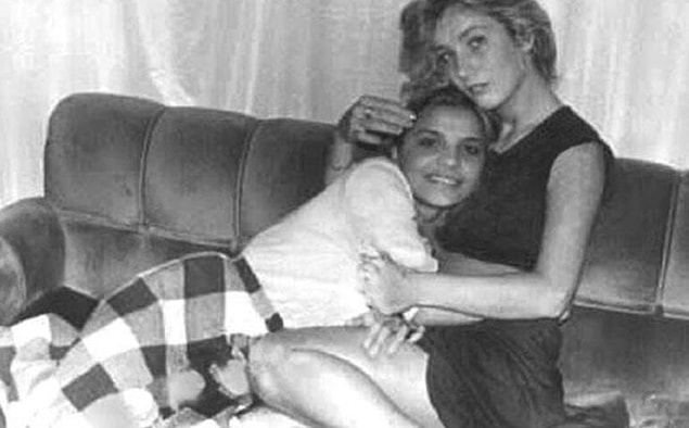 1981 yılından 1990'lara kadar 21 albüm yapan Kibariye,