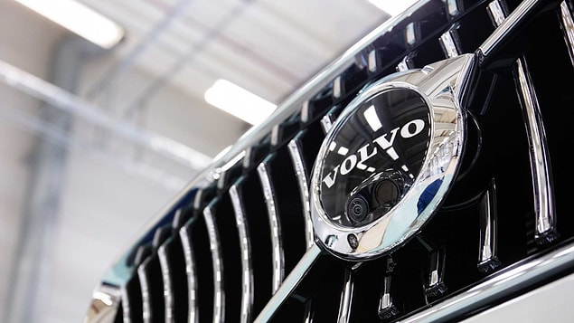 Volvo'nun yeni logosu hala tüm dünyaya arz edilmese de markanın bazı sosyal medya hesaplarındaki profil fotoğrafları bu yeni logo ile değiştirildi.