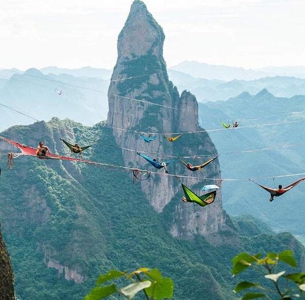 7. Çin'in Shangai Dağları'nda yapılan bir gökyüzü kampı: