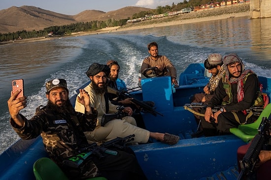 Taliban Askerlerini Uyardı: Selfie Çekmeyin