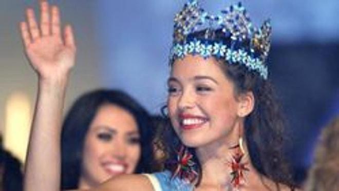 Azra Akın'ı 2002 Miss World Güzeli Yapan Elbisenin Etkileyici Hikayesi...