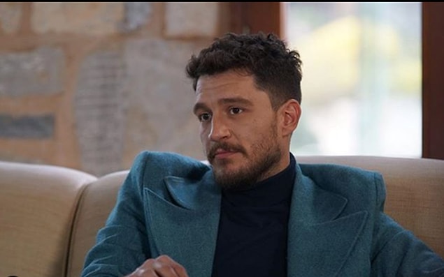 Ancak Uraz Beyin aşk hayatı da magazin gündeminin her daim ilk sıralarında yer alıyor.