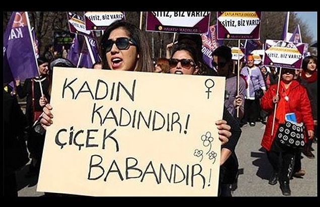 Özellikle de son yıllarda şiddeti gittikçe artan cinsiyetçi söylemler,