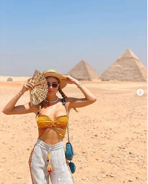 Partilemeye kısa bir ara! Mısır'da piramitlerin muhteşem görüntüsü eşliğinde paylaştığı fotoğraf da çok konuşuldu.