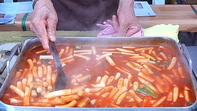 Tteokbokki (Baharatlı pirinç keki)
