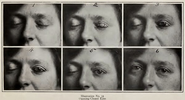 Невероятно, но открытие закрытых глаз тоже можно было изменить в негативном свете.