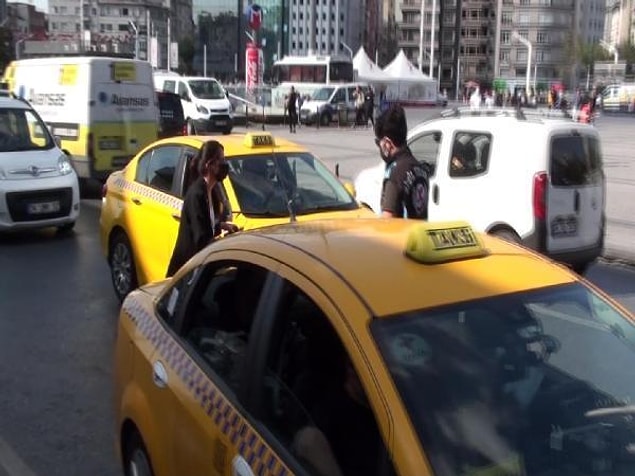 Ekipler ayrıca taksi bekleyen turistleri durdukları boş taksilere bindirerek gönderdi.