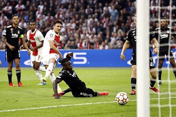 17. dakikada Berghuis'in attığı golle Ajax 1-0 öne geçti.