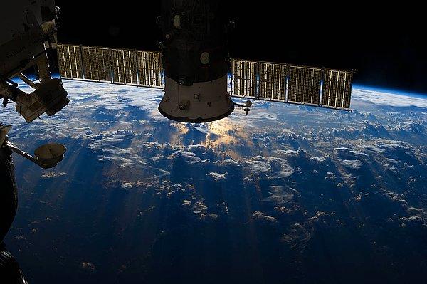 9 Temmuz 2013 sabah 8.02'de Uluslararası Uzay İstasyonu (ISS) dışına ilk kez çıkan Luca Parminato ise uzaya çıkmakla kalmaz, bir de yürüyüş yapar. Kendi deyimiyle bu çok az astronota nasip olur.