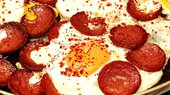 Sucuklu Yumurta Tarifi: Sucuklu Yumurta Nasıl Yapılır?