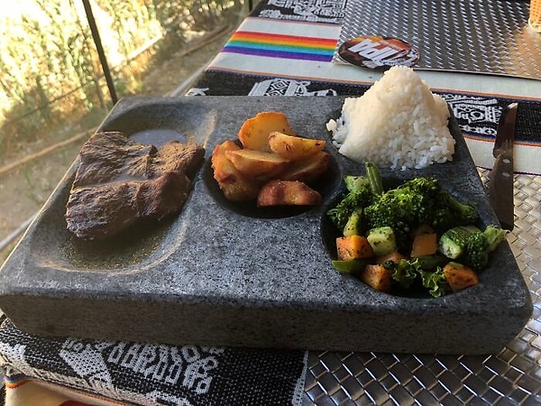 18. Обед на тяжелом камне? Мне было жаль официанта, которому приходилось его нести