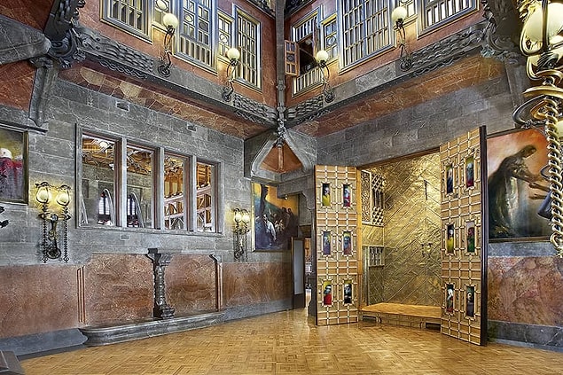 Palau Güell, 1886