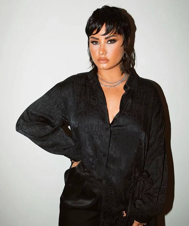 4. Demi Lovato, uzaylılarla iletişime geçtiğine dair açıklama yaptı!