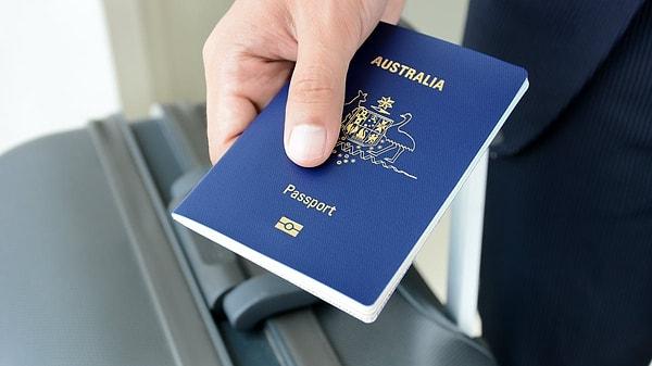 14. Dünyanın her yerine rahatlıkla seyahat etmenizi sağlayacak bir pasaportu vardır.