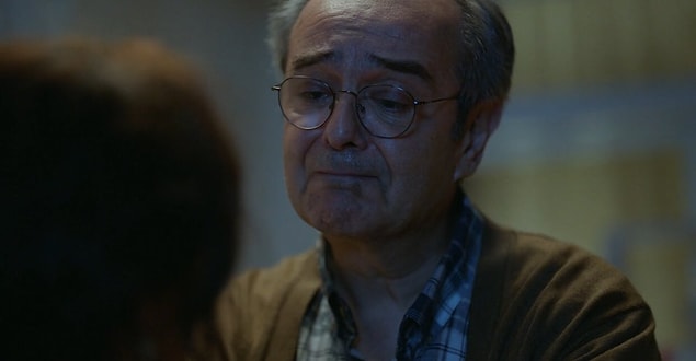4. Sadece onlar değil, bütün cast şahane. Anne, baba, abi, yenge, şef, çakma Barış, Gün ve hatta çocuk oyuncular bile şahane. Herkes ayrı bir seyir keyfi veriyor.