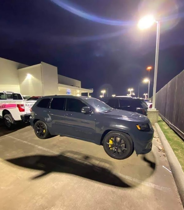 Я искренне подумал, что моя машина зависла над парковкой.