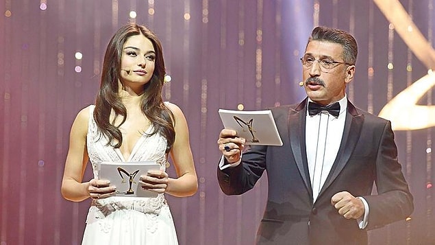 O yıl ilk sunuculuk deneyimini de yaşadı. Hem de Türkiye'nin en prestijli ödül törenlerinden biri olan Altın Kelebek'te!