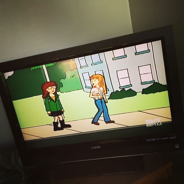 4. Субботние утренние мультики. Я скучаю по тому, чтобы сидеть перед телевизором и есть тарелку хлопьев во время начала мультсериала "Черепашки-ниндзя" или любого другого субботнего утреннего мультсериала. Затем сесть на велосипед, когда он закончился около 10 утра, и поехать к дому моего друга, чтобы поиграть до заката