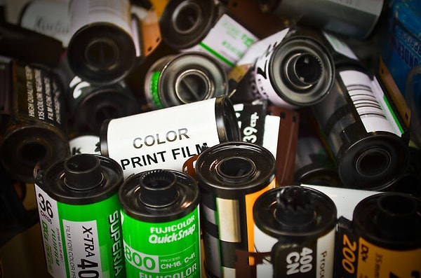 5. Делать снимки и ждать, пока они проявятся, чтобы посмотреть, все ли получилось, и не моргнули ли вы на фото