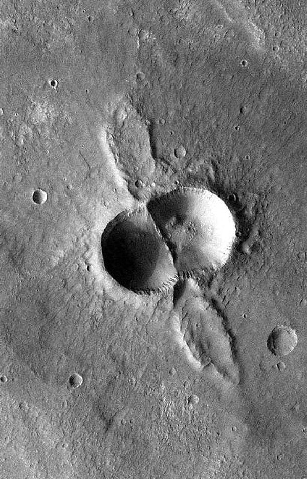 5. Oldukça garip bir krater...