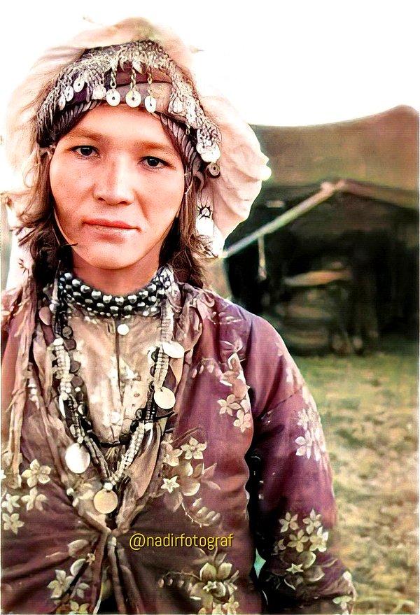 22. Yörük göçebesi Türk kadını, Aydın, 1956.