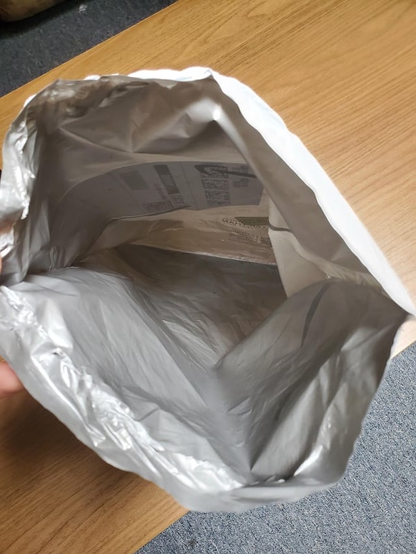 12. "Bugün bir aylık maaşımı ödediğim siparişim geldi. Paket booooş."