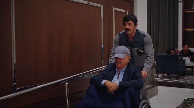 Yeni bölüme ise evdekilerin Rafet Bey'i merak etmesi ve Hayri'nin Rafet Bey'in hayatını kurtarması ile başladık.