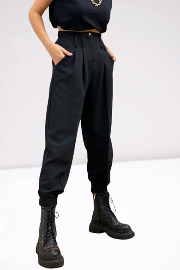 7. Pensli ve paçası lastikli bu pantolon spor şık giyinmeyi sevenler için güzel bir seçenek.