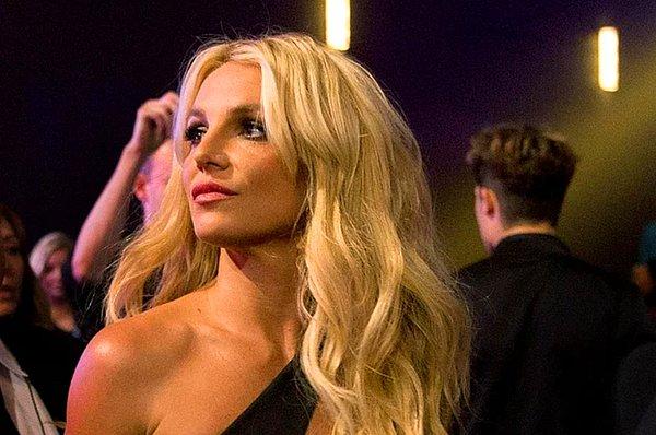 2. Britney Speaser'ın çıplak fotoğrafı ve photoshopu sosyal medya gündemine oturdu!